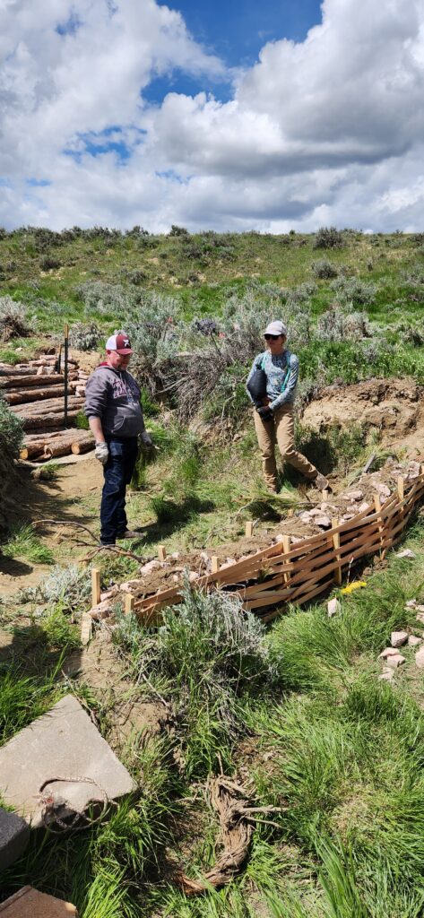 Rock-core wicker weir used below a log and fabric structure as grade control